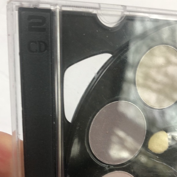 Neutral Eye Shadow Palette In CD Case With Mirror NWT - Picture 11 of 12